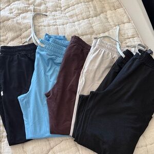 Vuori women’s jogger bundle